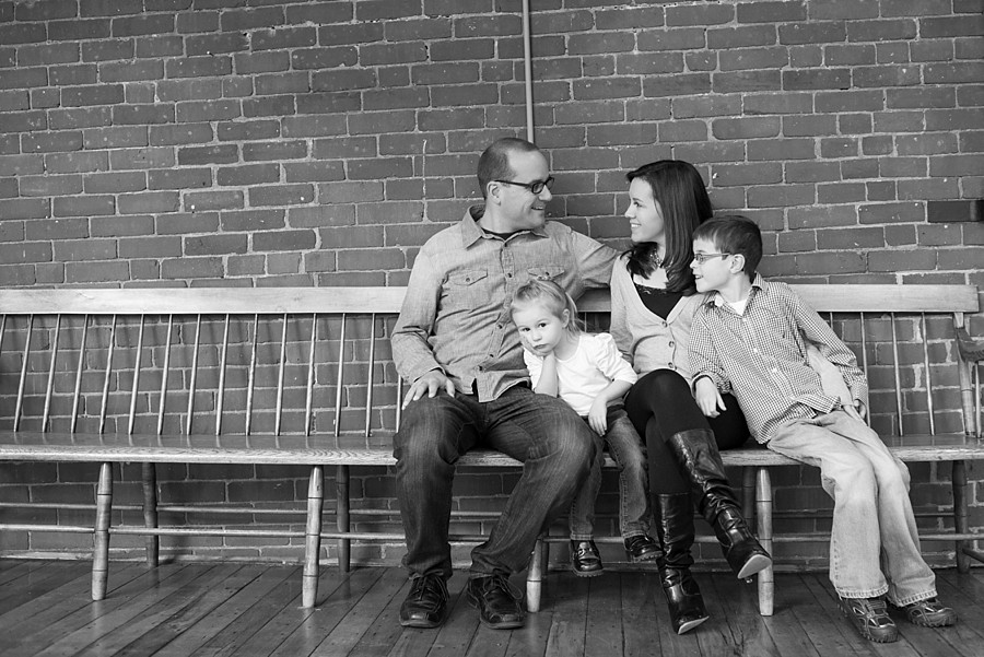 KeeneNHFamilyPhotos_UrbanSpace_FamilyPhotos__0104